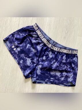 Women’s Under Armour athletic shorts, size XL